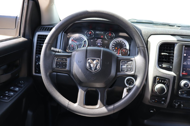 Ram 1500 Classic Vehicle Full-screen Gallery Image 24
