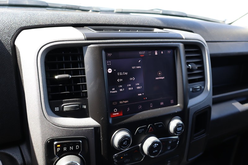 Ram 1500 Classic Vehicle Full-screen Gallery Image 28
