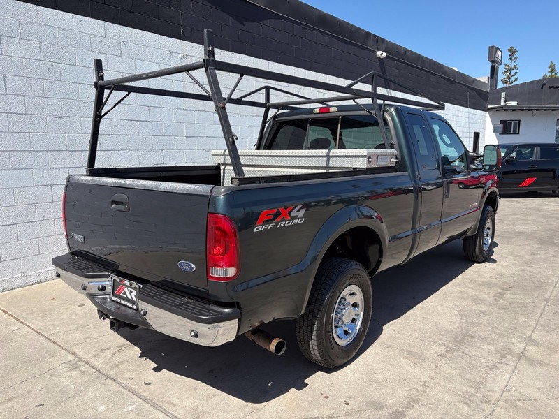 Ford Super Duty F-250 Vehicle Full-screen Gallery Image 05