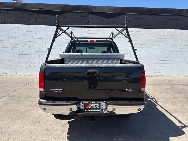 Ford Super Duty F-250 Vehicle Full-screen Gallery Image 06