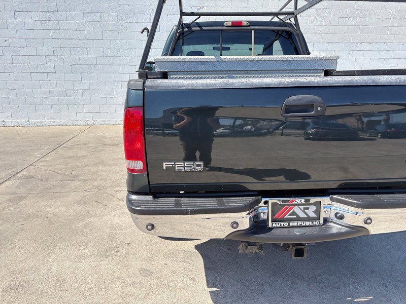 Ford Super Duty F-250 Vehicle Full-screen Gallery Image 07