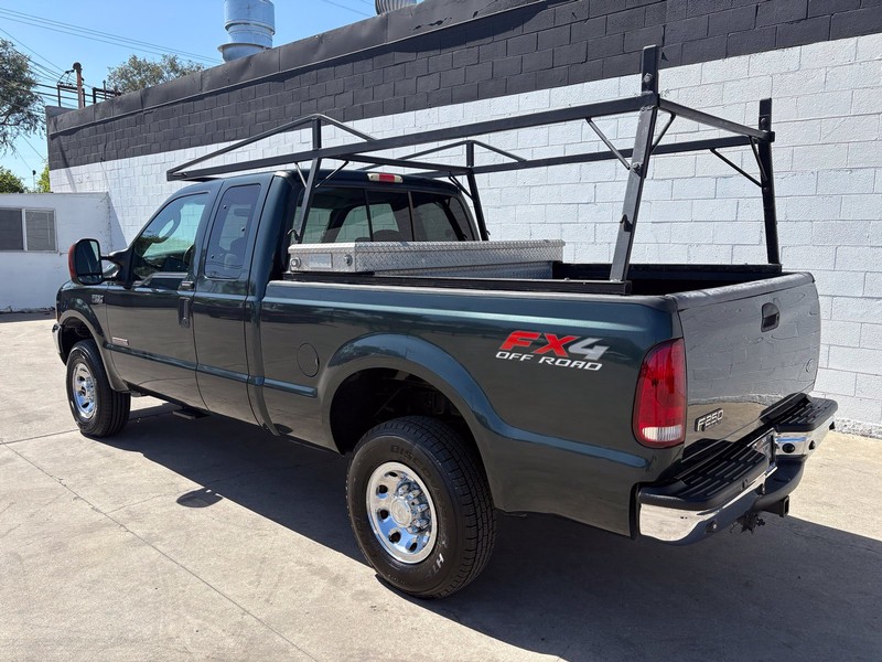 Ford Super Duty F-250 Vehicle Full-screen Gallery Image 09
