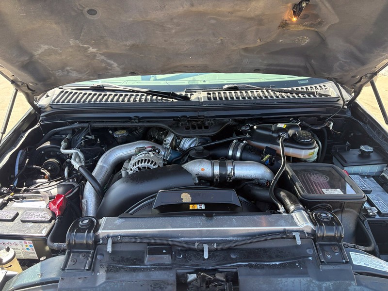 Ford Super Duty F-250 Vehicle Full-screen Gallery Image 12