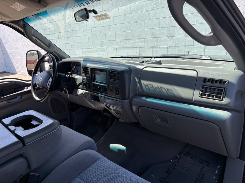 Ford Super Duty F-250 Vehicle Full-screen Gallery Image 18