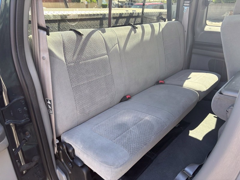Ford Super Duty F-250 Vehicle Full-screen Gallery Image 20