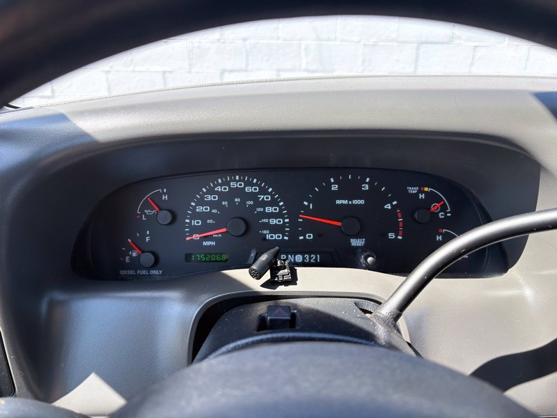 Ford Super Duty F-250 Vehicle Full-screen Gallery Image 22