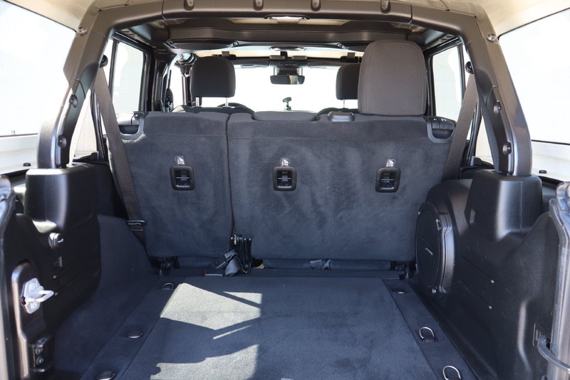 Jeep Wrangler Unlimited Vehicle Full-screen Gallery Image 08