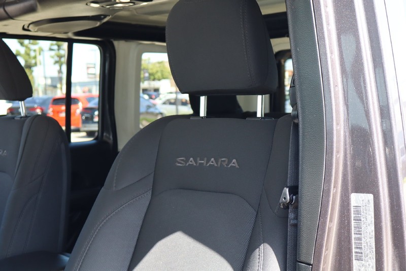 Jeep Wrangler Unlimited Vehicle Full-screen Gallery Image 17