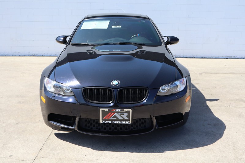 BMW M3 Vehicle Full-screen Gallery Image 02