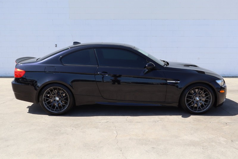 BMW M3 Vehicle Full-screen Gallery Image 03
