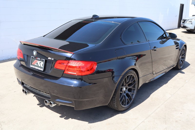 BMW M3 Vehicle Full-screen Gallery Image 04