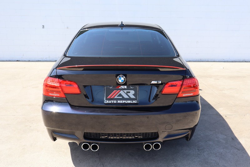 BMW M3 Vehicle Full-screen Gallery Image 05