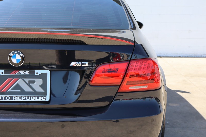 BMW M3 Vehicle Full-screen Gallery Image 06