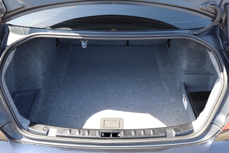 BMW M3 Vehicle Full-screen Gallery Image 07