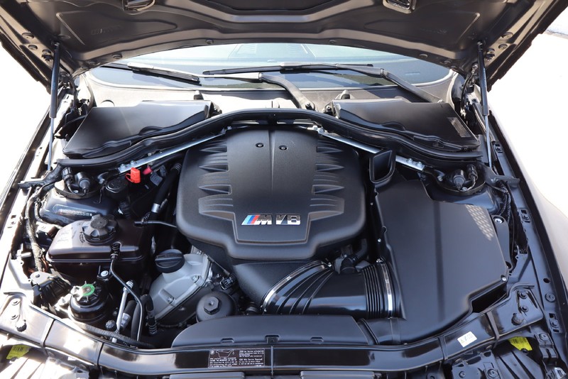 BMW M3 Vehicle Full-screen Gallery Image 11