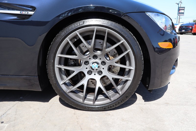 BMW M3 Vehicle Full-screen Gallery Image 12