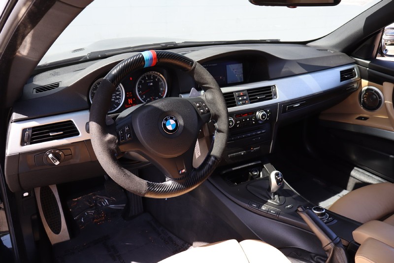 BMW M3 Vehicle Full-screen Gallery Image 14