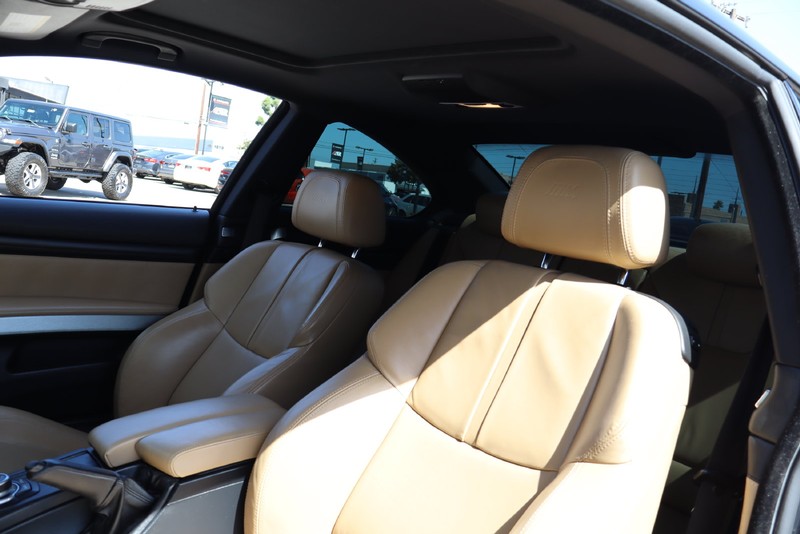 BMW M3 Vehicle Full-screen Gallery Image 15