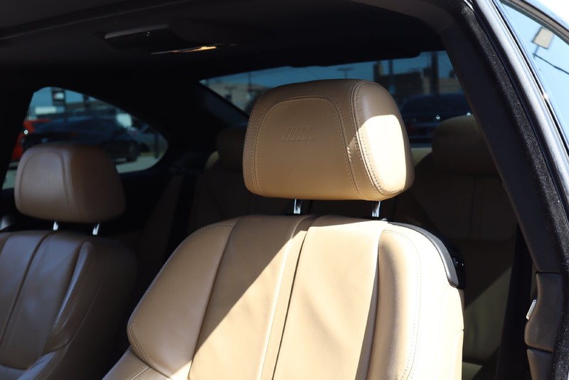 BMW M3 Vehicle Full-screen Gallery Image 16