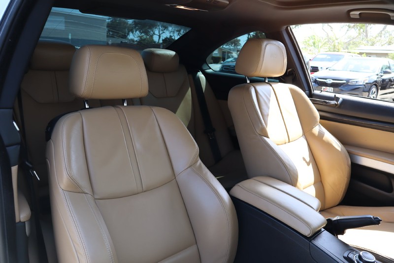 BMW M3 Vehicle Full-screen Gallery Image 18