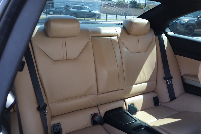 BMW M3 Vehicle Full-screen Gallery Image 19