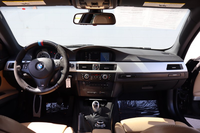 BMW M3 Vehicle Full-screen Gallery Image 20