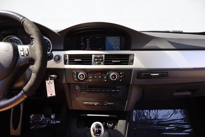 BMW M3 Vehicle Full-screen Gallery Image 23