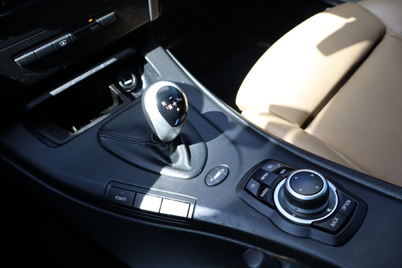 BMW M3 Vehicle Full-screen Gallery Image 26