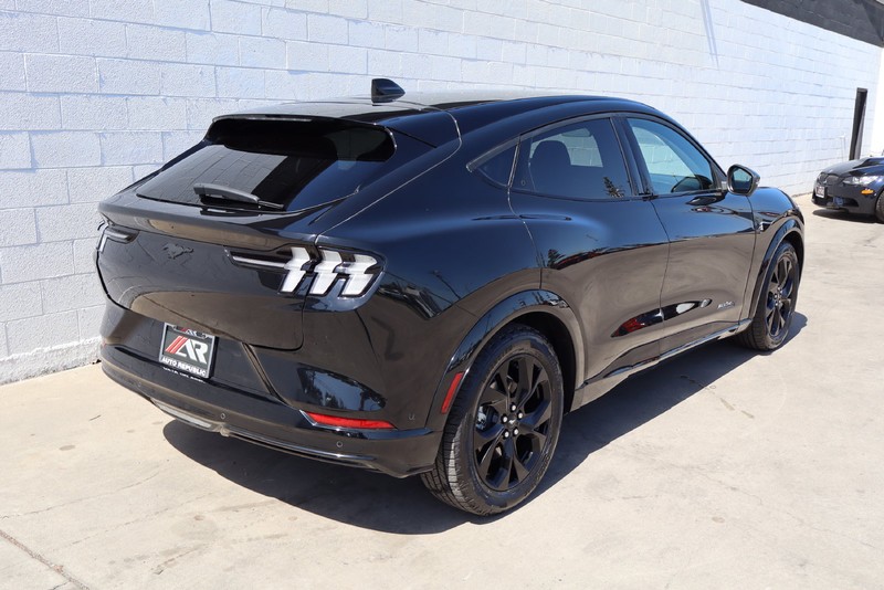 Ford Mustang Mach-E Vehicle Full-screen Gallery Image 05