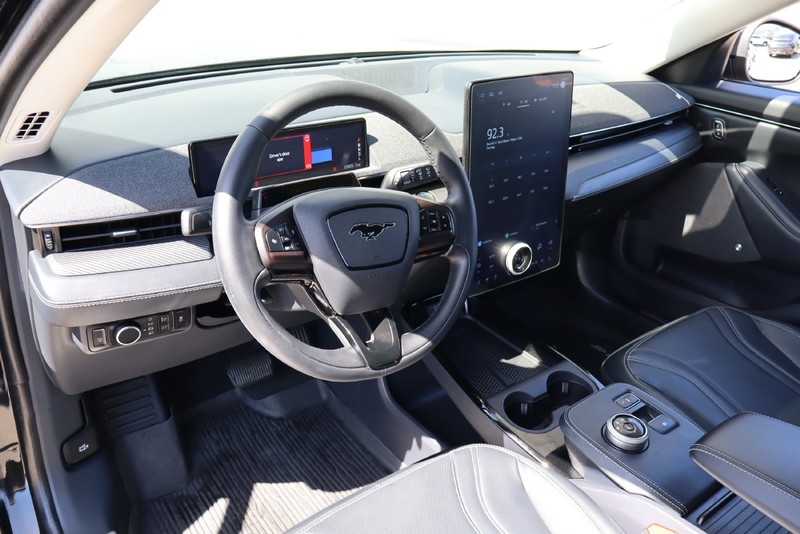 Ford Mustang Mach-E Vehicle Full-screen Gallery Image 15