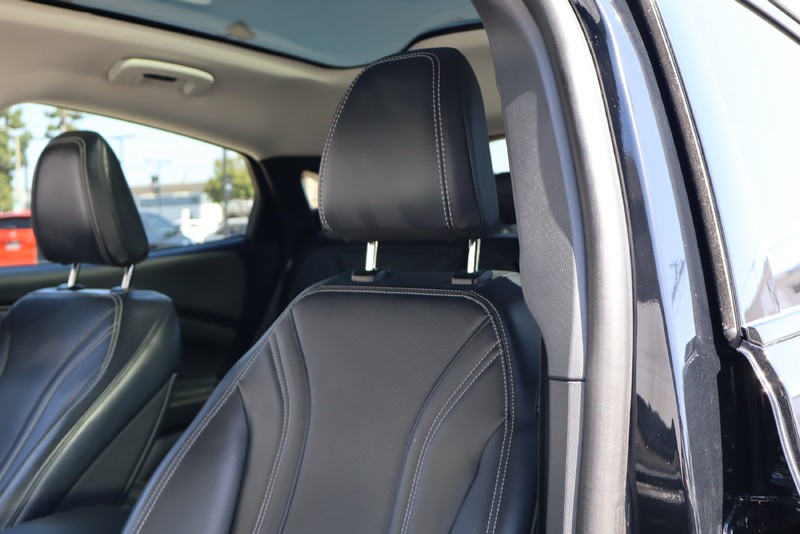 Ford Mustang Mach-E Vehicle Full-screen Gallery Image 18