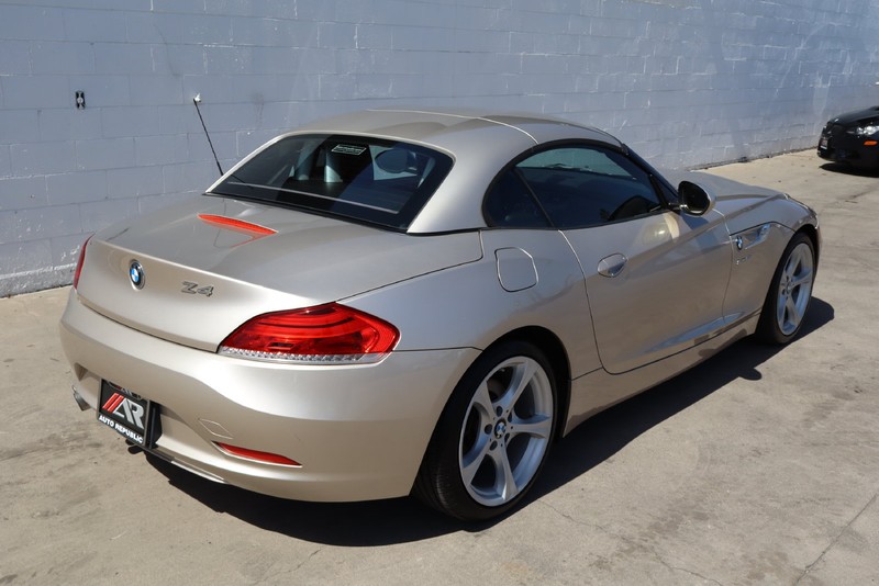 BMW Z4 Vehicle Full-screen Gallery Image 05