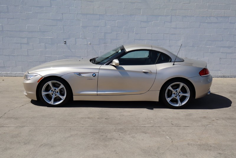 BMW Z4 Vehicle Full-screen Gallery Image 10