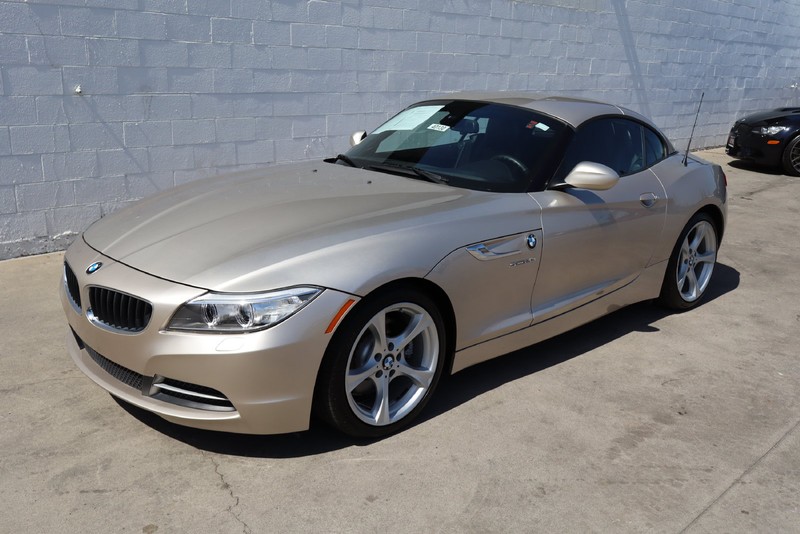 BMW Z4 Vehicle Full-screen Gallery Image 11