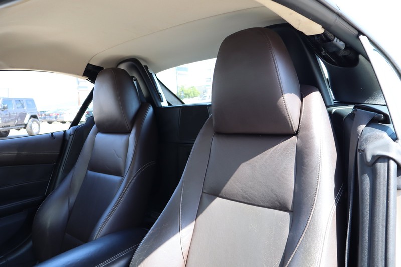 BMW Z4 Vehicle Full-screen Gallery Image 16