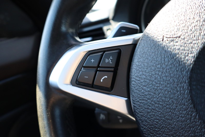 BMW Z4 Vehicle Full-screen Gallery Image 22