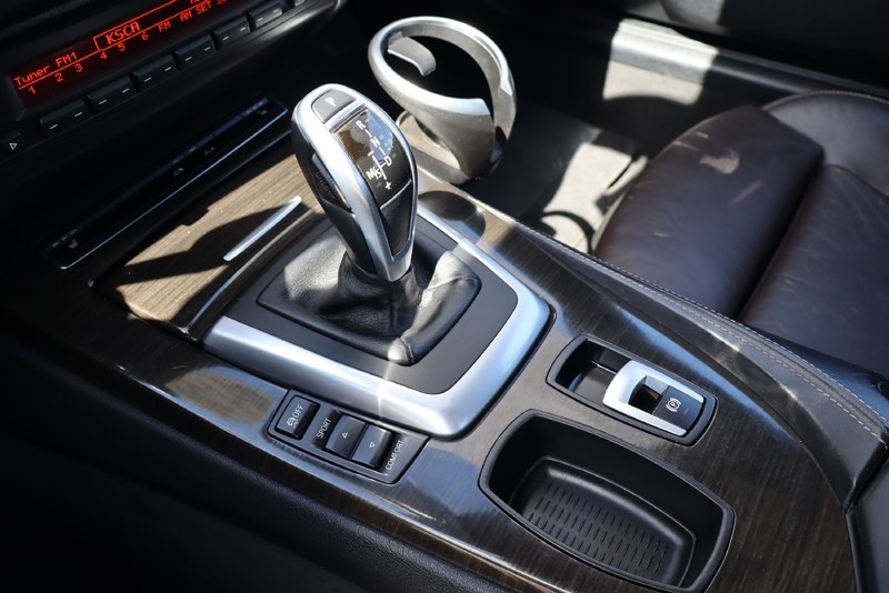 BMW Z4 Vehicle Full-screen Gallery Image 24