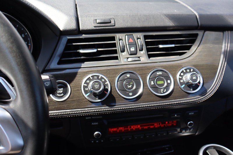 BMW Z4 Vehicle Full-screen Gallery Image 25