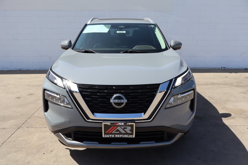 Nissan Rogue Vehicle Full-screen Gallery Image 02