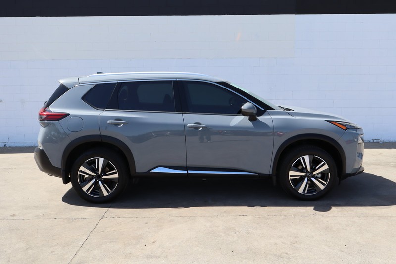 Nissan Rogue Vehicle Full-screen Gallery Image 04