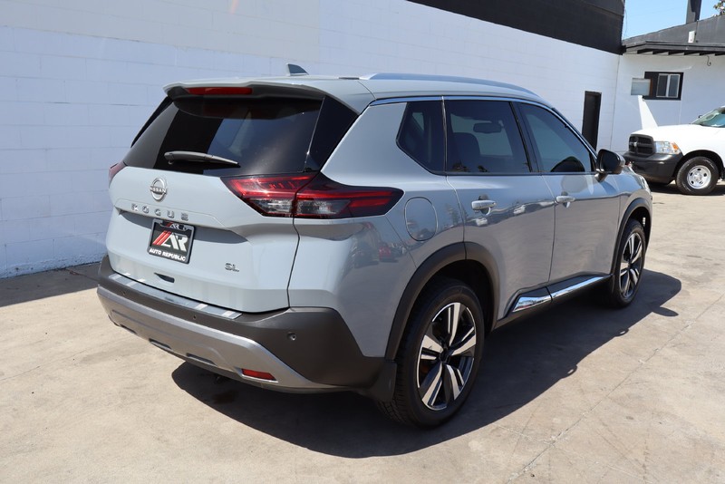 Nissan Rogue Vehicle Full-screen Gallery Image 05