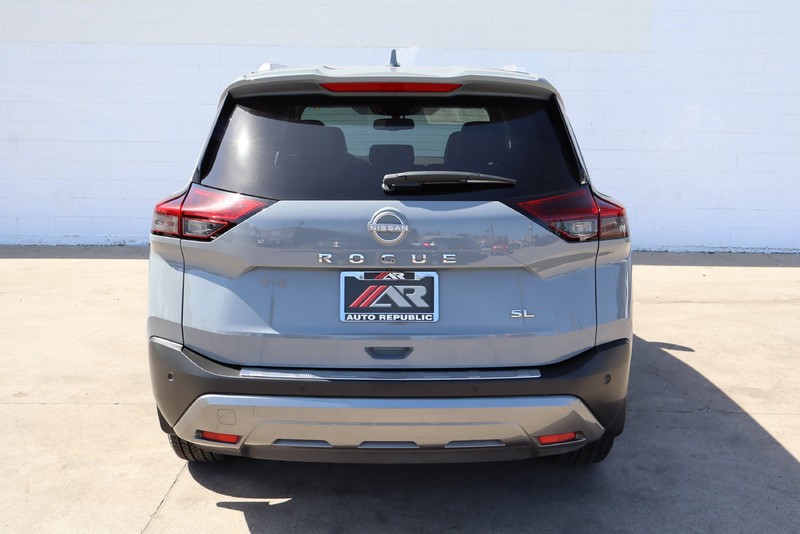 Nissan Rogue Vehicle Full-screen Gallery Image 06
