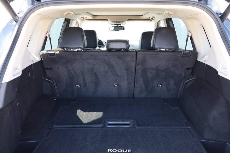 Nissan Rogue Vehicle Full-screen Gallery Image 08