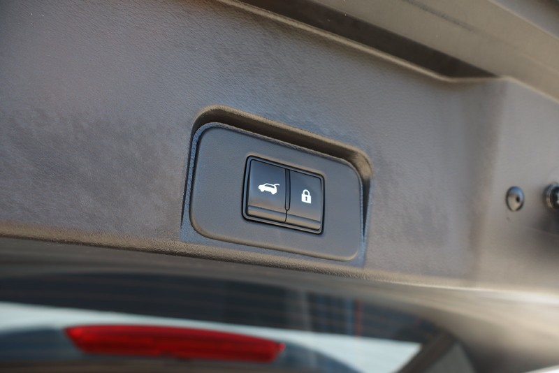 Nissan Rogue Vehicle Full-screen Gallery Image 09