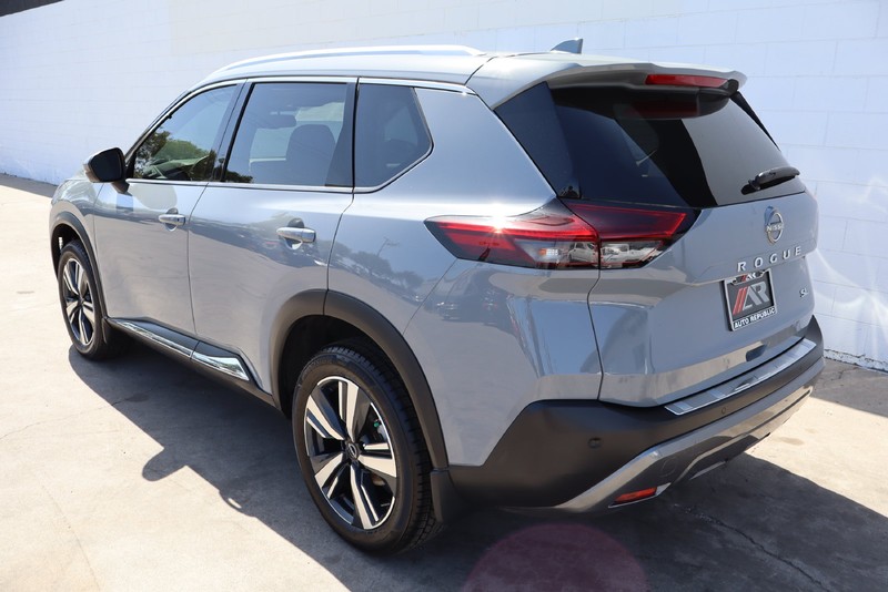 Nissan Rogue Vehicle Full-screen Gallery Image 10