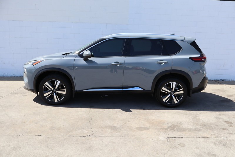 Nissan Rogue Vehicle Full-screen Gallery Image 11