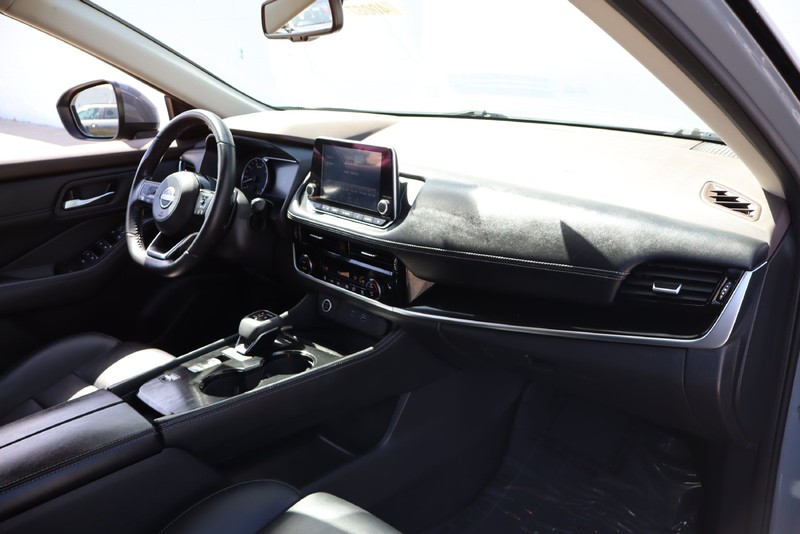 Nissan Rogue Vehicle Full-screen Gallery Image 19