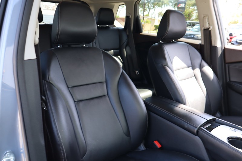 Nissan Rogue Vehicle Full-screen Gallery Image 20