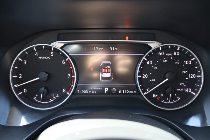 Nissan Rogue Vehicle Full-screen Gallery Image 23