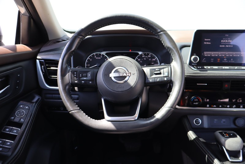 Nissan Rogue Vehicle Full-screen Gallery Image 24